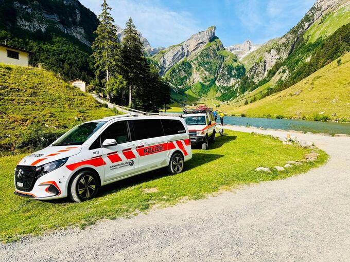 Leiche eines Deutschen in Schweizer Bergsee geborgen Leiche eines Deutschen in Schweizer Bergsee geborgen