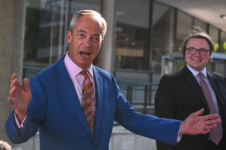 Nigel Farage legt Mandat nieder