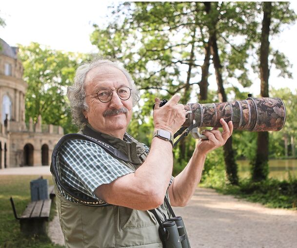 Udo Rühl vom Ornithologischen Arbeitskreis Ludwigsburg ist regelmäßig zur Vogelbeobachtung auf der Domäne Monrepos.