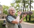Udo Rühl vom Ornithologischen Arbeitskreis Ludwigsburg ist regelmäßig zur Vogelbeobachtung auf der Domäne Monrepos. Udo Rühl vom Ornithologischen Arbeitskreis Ludwigsburg ist regelmäßig zur Vogelbeobachtung auf der Domäne Monrepos.
