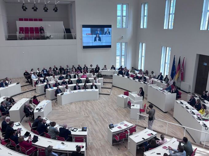Forschungsministerin Bär spricht zu Resilienz in Potsdam