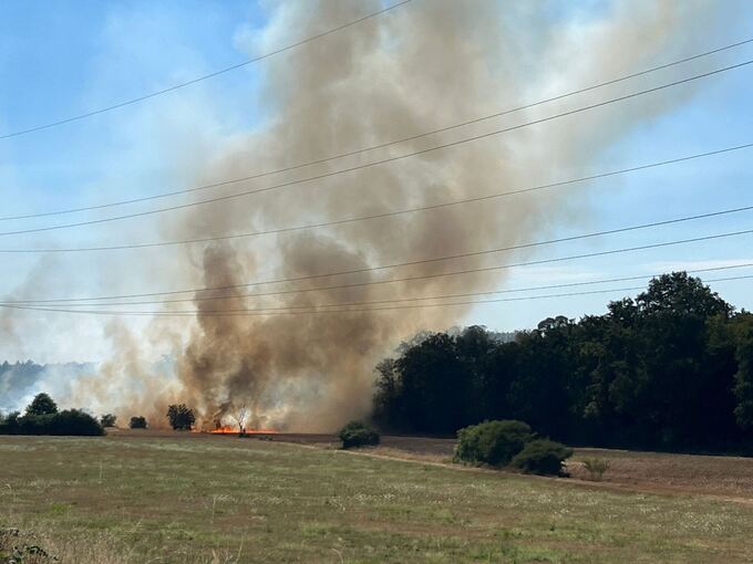 Flächenbrand südlich von Karlsruhe Flächenbrand südlich von Karlsruhe