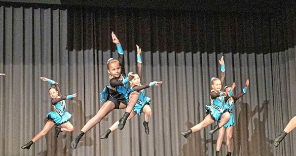 Die Mini Frogs des TSC Dance Inspiration Großbottwar-Oberstenfeld sorgten für einen schwungvollen Auftakt.
