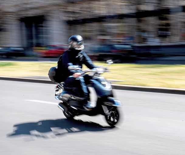 Der Jugendliche war ohne Fahrerlaubnis mit dem Motorroller unterwegs. Der Jugendliche war ohne Fahrerlaubnis mit dem Motorroller unterwegs.
