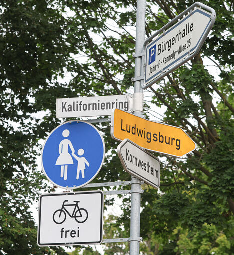 Schilderwald am Kalifornienring: Ludwigsburg liegt für die rund 8.000 Pattonviller direkt um die Ecke.