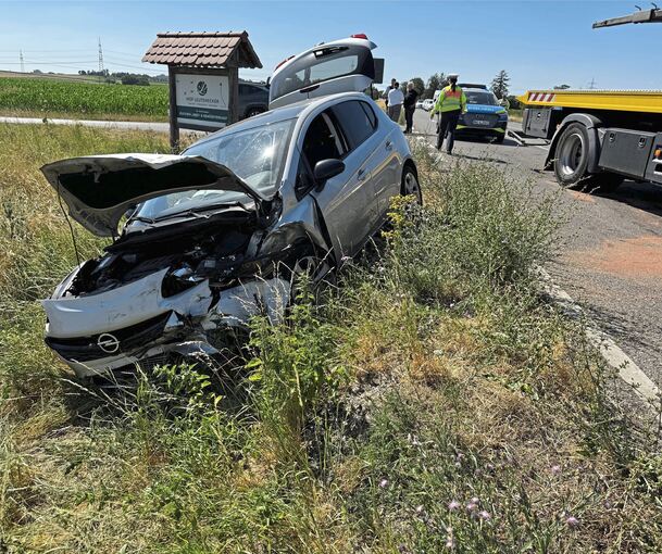 Bei dem Unfall wurden drei Personen leicht verletzt. Bei dem Unfall wurden drei Personen leicht verletzt.