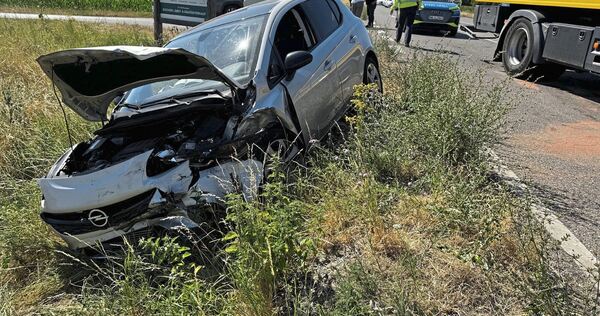Bei dem Unfall wurden drei Personen leicht verletzt. Bei dem Unfall wurden drei Personen leicht verletzt.