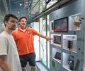 Der Mathematiker und der Biologe: Benjamin Wiest (links) und Lukas Klarner in dem Digital Truck, in dem die Coaches Schülern dig Der Mathematiker und der Biologe: Benjamin Wiest (links) und Lukas Klarner in dem Digital Truck, in dem die Coaches Schülern digitale Kompetenzen vermitteln.
