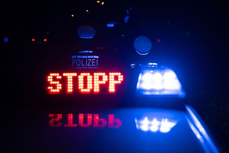 Polizei - Symbolbild Polizei - Symbolbild