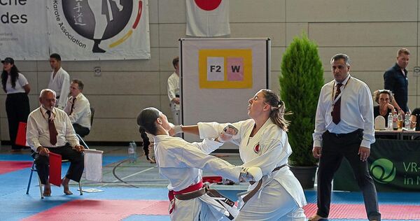 Lana Hogl (rechts) gewinnt das Finale im Kumite-Einzelwettbewerb. Lana Hogl (rechts) gewinnt das Finale im Kumite-Einzelwettbewerb.