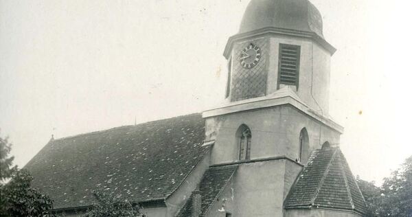 Ein altes, undatiertes Bild, der Peterskirche.
