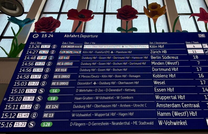 Wichtige Bahnstrecke zwischen Köln und Düsseldorf gesperrt Wichtige Bahnstrecke zwischen Köln und Düsseldorf gesperrt