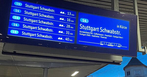 „In Kürze“ kann man derzeit bei den S-Bahnen der Linie S4 und S5 auch anders verstehen. „In Kürze“ kann man derzeit bei den S-Bahnen der Linie S4 und S5 auch anders verstehen.