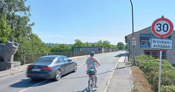 Tempo 30 und die Sperrung für Lkw reichen nicht mehr aus: Ab Montag ist die Neckarbrücke in Besigheim nur noch für Radfahrer und Tempo 30 und die Sperrung für Lkw reichen nicht mehr aus: Ab Montag ist die Neckarbrücke in Besigheim nur noch für Radfahrer und Fußgänger geöffnet.