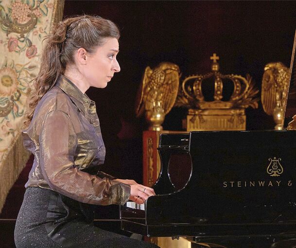 In unsagbare Tiefen fallende Läufe: Yulianna Avdeeva im Ordenssaal.