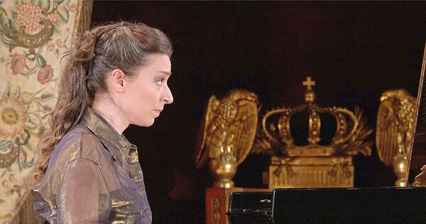 In unsagbare Tiefen fallende Läufe: Yulianna Avdeeva im Ordenssaal. In unsagbare Tiefen fallende Läufe: Yulianna Avdeeva im Ordenssaal.