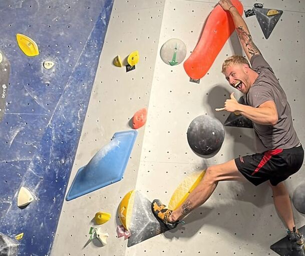Tom Farner aus Ludwigsburg beim Bouldern – ein langjähriges Hobby.
