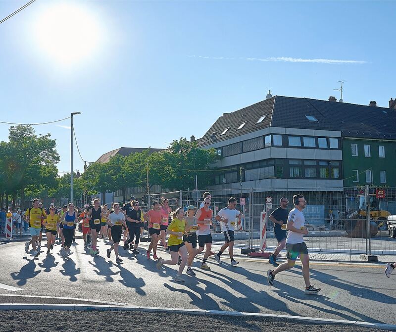 Mit der Abendsonne im Rücken auf der Sternkreuzung. Mit der Abendsonne im Rücken auf der Sternkreuzung.