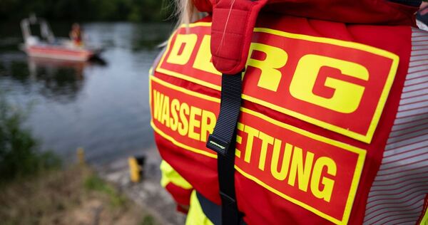 DLRG-Übung in Baden-Württemberg