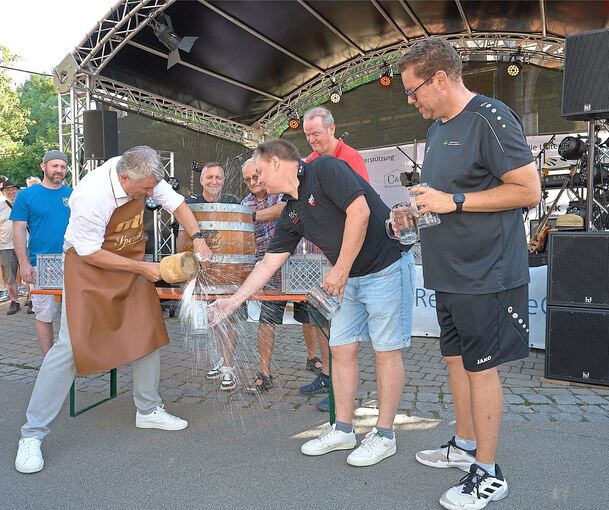 Remsecks OB Dirk Schönberger ist ein alter Hase in Sachen Fassanstich.