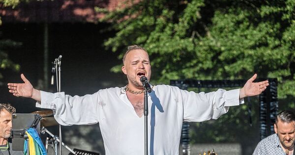 Nils Wanderer beim Festival „Zwischen zwei Welten“. Nils Wanderer beim Festival „Zwischen zwei Welten“.