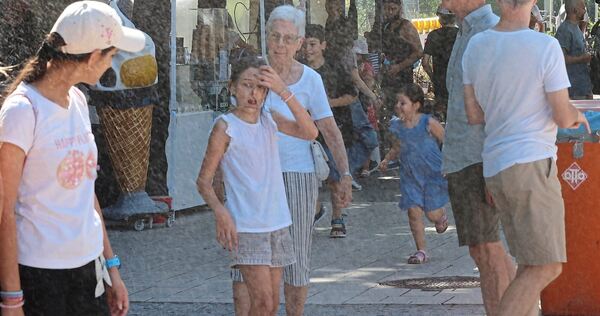 Die Möglinger Feuerwehr spendete den Fest-Besuchern Erfrischung.