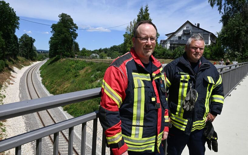 Feuerwehrmänner nach Einsatz Zugunglück Riedlingen Feuerwehrmänner nach Einsatz Zugunglück Riedlingen