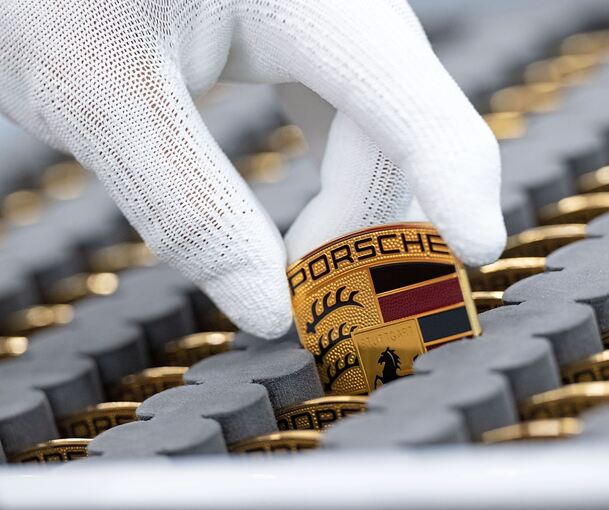 Seit dem Rekordjahr 2023 sinken die Absatzzahlen bei Porsche deutlich. das hat Konsequenzen.