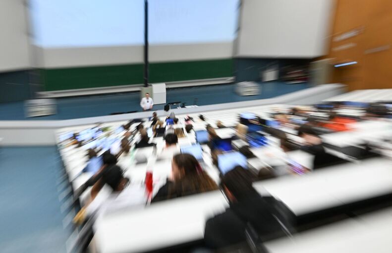 Universität