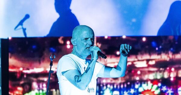Show mit Botschaft: Moby bei seinem Auftritt bei den Jazz Open Stuttgart auf dem Schlossplatz. Show mit Botschaft: Moby bei seinem Auftritt bei den Jazz Open Stuttgart auf dem Schlossplatz.