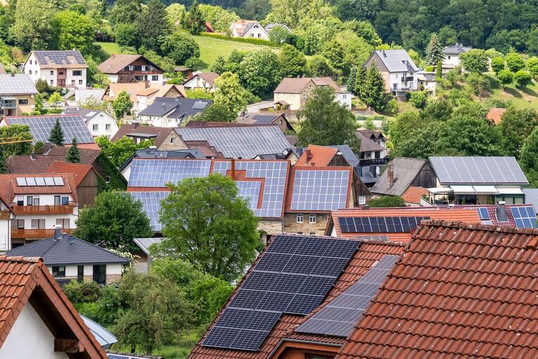 Solaranlagen auf Dächern. Solaranlagen auf Dächern.