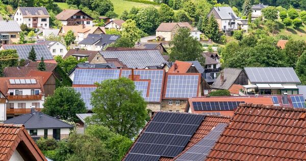 Solaranlagen auf Dächern.