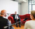 Bernd Hertweck auf der LKZ-News Couch im Gespräch mit Ulrike Trampus und Stephan Wolf aus der Chefredaktion. Bernd Hertweck auf der LKZ-News Couch im Gespräch mit Ulrike Trampus und Stephan Wolf aus der Chefredaktion.
