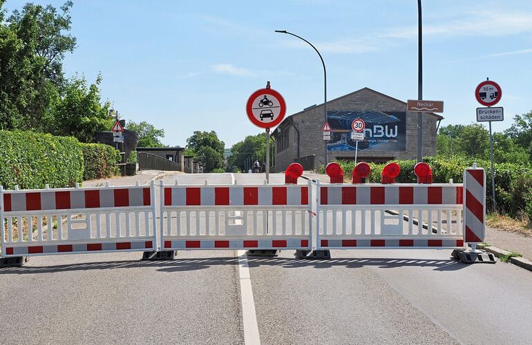 Gesperrte Brücke: Die Besigheimer Stadträte fordern mehr Druck auf die Planungsbehörde. Gesperrte Brücke: Die Besigheimer Stadträte fordern mehr Druck auf die Planungsbehörde.
