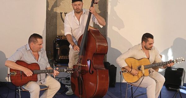 Das Gismo Graf Trio beim Auftritt in Freudental.