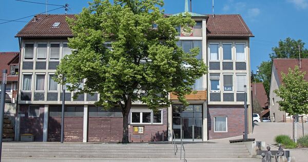 Ein Denkmal der Nachkriegsmoderne: Das 1956 errichtete Rathaus von Neckarweihingen.