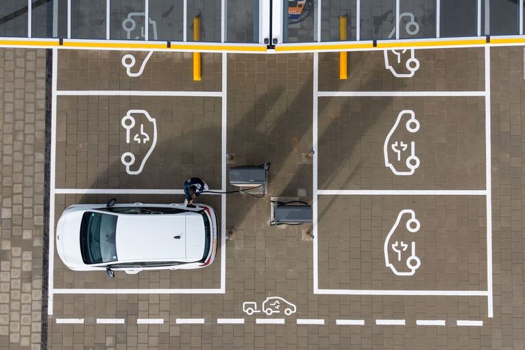 Schnellladepark für E-Autos Schnellladepark für E-Autos