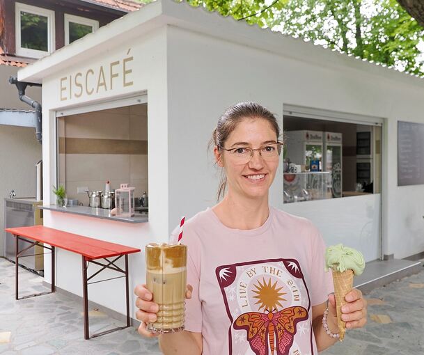 Anna Stefanidis öffnet bei schönem Wetter mittwochs bis sonntags gegen 14 Uhr das Eiscafé unter den großen Kastanienbäumen.