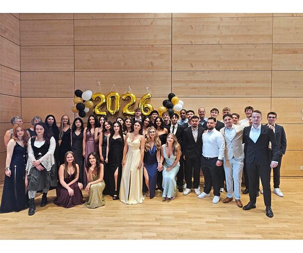 Der Abiturjahrgang 2026 der Erich-Bracher-Schule. Der Abiturjahrgang 2026 der Erich-Bracher-Schule.