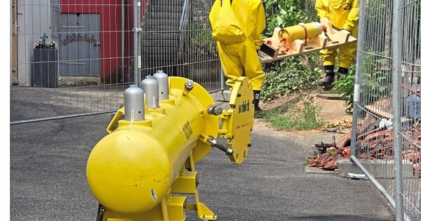 Der Gefahrstoffzug der Freiwilligen Feuerwehr Asperg barg am Mittwoch vom Gelände des Kleiningersheimer Hauses zwei Chlorgasflaschen und einen Behälter mit Schwefeldioxid.
