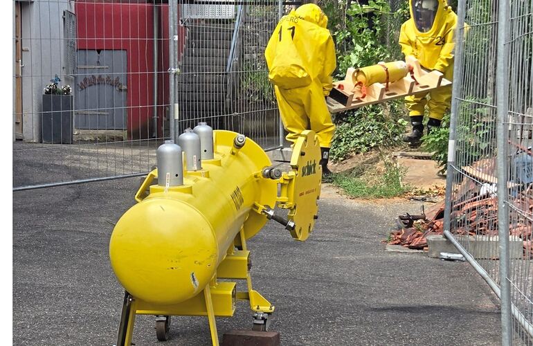 Der Gefahrstoffzug der Freiwilligen Feuerwehr Asperg barg am Mittwoch vom Gelände des Kleiningersheimer Hauses zwei Chlorgasflaschen und einen Behälter mit Schwefeldioxid.