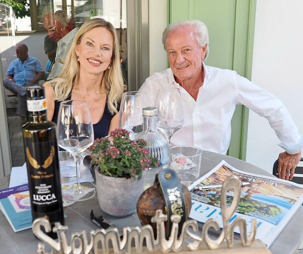 Nina Ruge und Wolfgang Reitzle in Hessigheim: Das Paar hatte Wein und Olivenöl aus der Toskana mitgebracht.