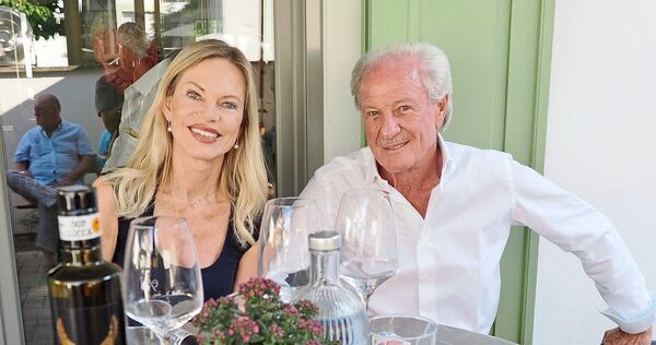 Nina Ruge und Wolfgang Reitzle in Hessigheim: Das Paar hatte Wein und Olivenöl aus der Toskana mitgebracht.