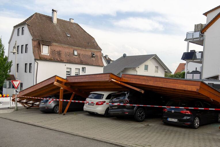 Unwetter im Südwesten - Carport eingestürzt