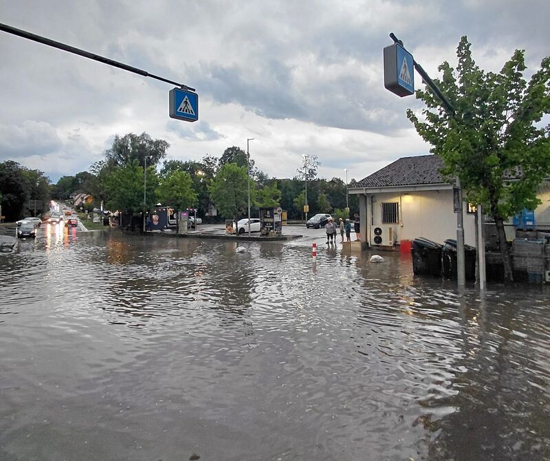 In Großsachsenheim war die Straße zeitweise überflutet.