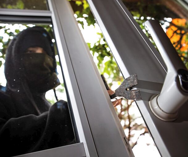 Die Täter hatten ein Fenster aufgehebelt. Die Täter hatten ein Fenster aufgehebelt.