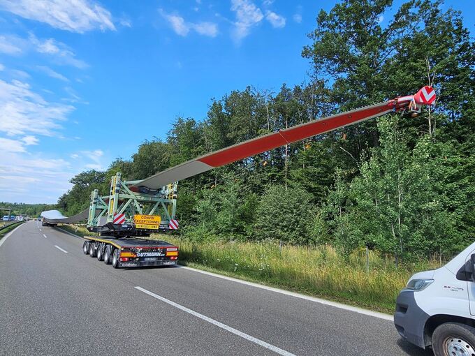 Windradflügel löst Sperrung des Stuttgarter Kreuzes aus Windradflügel löst Sperrung des Stuttgarter Kreuzes aus
