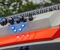 Der Rettungsdienst bringt den Jungen ins Krankenhaus. Der Rettungsdienst bringt den Jungen ins Krankenhaus.