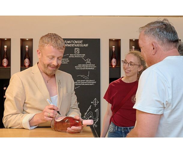 Ross Antony musste viele Autogrammwünsche erfüllen.