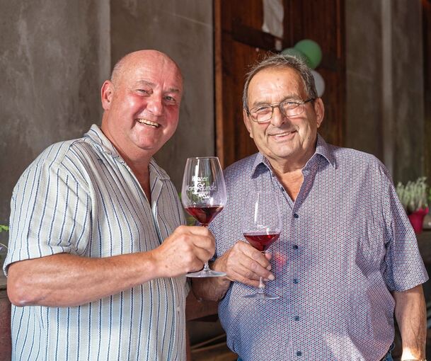 Der einstige und der jetzige Vereinsvorsitzende: Albert Schäfer (rechts) und Ralf Schober.